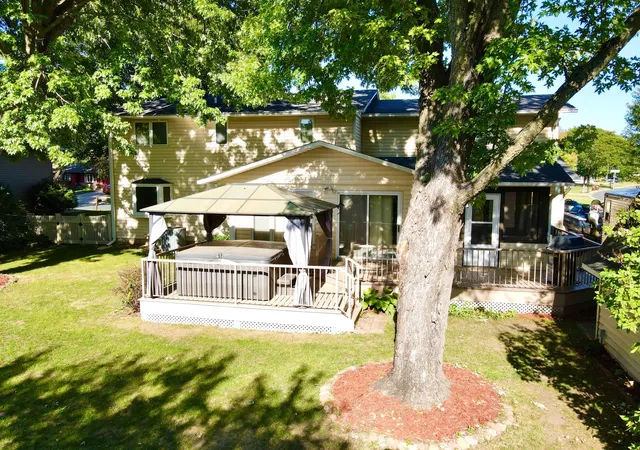 Photo 3 of Single family home for sale at 1350 Hillside St, Hastings, MN 55033 | MLS# 7148035 | Listing updated on 2026-09-23