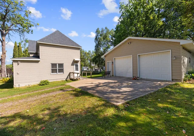 Photo 4 of Single family home for sale at 105 3rd Street SE, Aitkin, MN 56431 | MLS# 7148045 | Listing updated on 2026-10-08