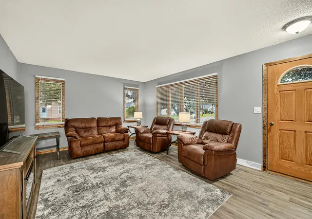 Photo 1 of Single family home for sale at 800 6th Street NW, Austin, MN 55912 | MLS# 7148063 | Listing updated on 2026-09-22