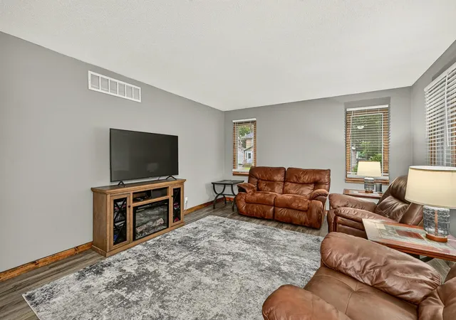 Photo 2 of Single family home for sale at 800 6th Street NW, Austin, MN 55912 | MLS# 7148063 | Listing updated on 2026-09-22