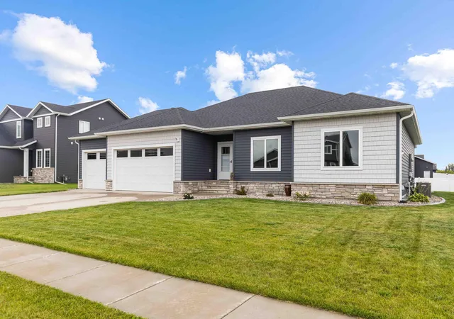 Photo 3 of Single family home for sale at 6669 55th Avenue S, Fargo, ND 58104 | MLS# 7148067 | Listing updated on 2026-09-25