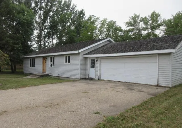 Photo 2 of Single family home for sale at 1029 Elm Ave, Hallock, MN 56728 | MLS# 7148078 | Listing updated on 2026-09-23