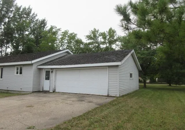 Photo 3 of Single family home for sale at 1029 Elm Ave, Hallock, MN 56728 | MLS# 7148078 | Listing updated on 2026-09-23
