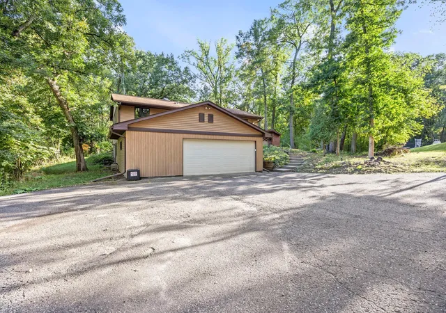 Photo 3 of Single family home for sale at 9432 Old Concord Blvd, Inver Grove Heights, MN 55076 | MLS# 7148114 | Listing updated on 2026-09-24