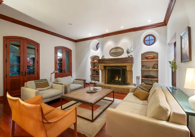 Photo 3 of Mansion for sale at 4051 Linden Hills Blvd, Minneapolis, MN 55410 | MLS# 7148134 | Listing updated on 2026-10-07
