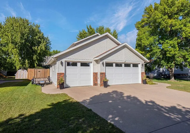 Photo 3 of Single family home for sale at 3101 37 1/2 Ave S, Fargo, ND 58104 | MLS# 7148140 | Listing updated on 2026-09-29