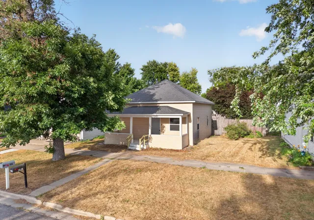 Photo 1 of Single family home for sale at 104 2nd Street Ne, Barnesville, MN 56514 | MLS# 7148150 | Listing updated on 2026-10-08