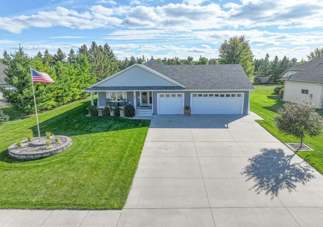 Photo 1 of Single family home for sale at 620 Anderson Way, Alexandria, MN 56308 | MLS# 7148159 | Listing updated on 2026-10-07