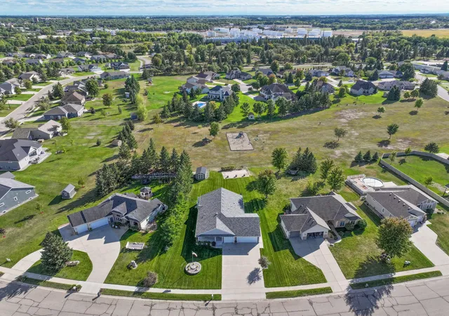 Photo 3 of Single family home for sale at 620 Anderson Way, Alexandria, MN 56308 | MLS# 7148159 | Listing updated on 2026-10-07