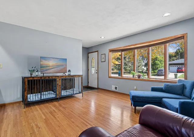 Photo 2 of Single family home for sale at 2949 Northview St, Saint Paul, MN 55113 | MLS# 7148175 | Listing updated on 2026-10-20