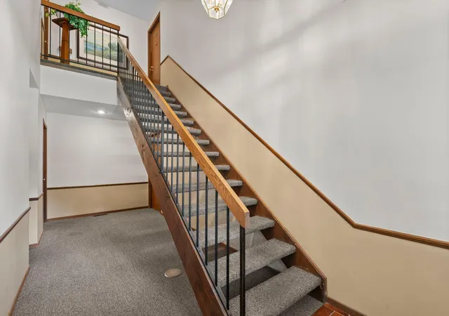 Listing Photo 5 - Condo for sale in building located at 5137 Balmoral Ln, Minneapolis, MN 55437