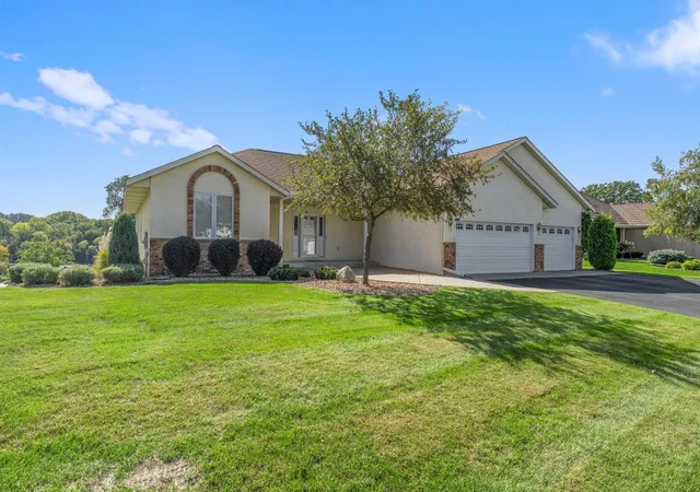 Photo 4 of Single family home for sale at 1588 Blackhawk Lake Dr, Saint Paul, MN 55122 | MLS# 7148185 | Listing updated on 2026-10-01