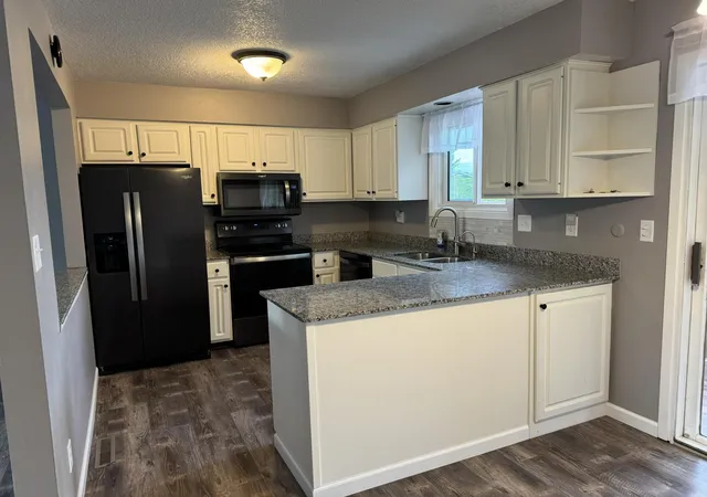 Photo 3 of Sale Pending at 134 Cannon View Dr, Red Wing, MN 55066 | MLS# 7148189 | Listing updated on 2026-09-29