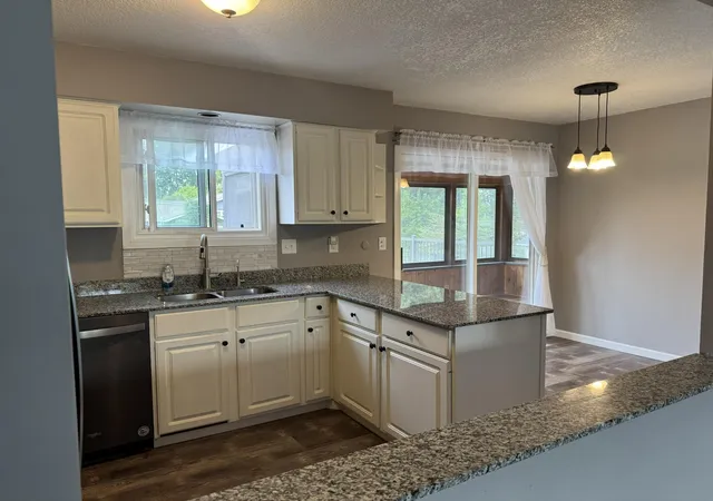 Photo 4 of Sale Pending at 134 Cannon View Dr, Red Wing, MN 55066 | MLS# 7148189 | Listing updated on 2026-09-29