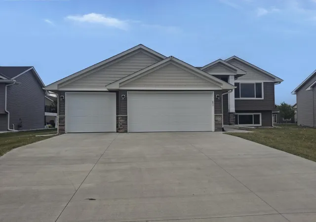 Photo 1 of Single family home for sale at 1213 Olivia St Se St, New Prague, MN 56071 | MLS# 7148218 | Listing updated on 2026-09-22