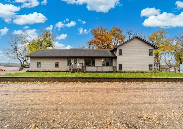Photo 3 of Single family home for sale at 37159 231st Avenue, Le Center, MN 56057 | MLS# 7148222 | Listing updated on 2026-10-29