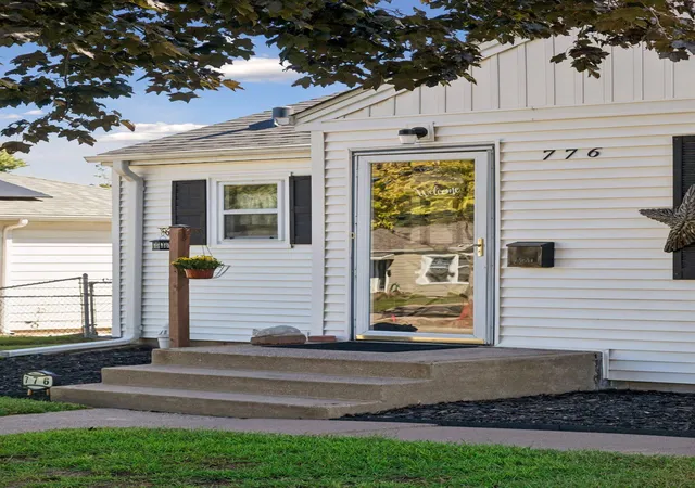 Photo 3 of Single family home for sale at 776 Parkview Ave, Saint Paul, MN 55117 | MLS# 7148242 | Listing updated on 2026-10-07