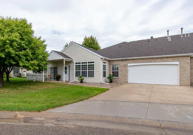 Townhouse for sale at 5319 University Dr S #B, Fargo, ND 58104 | MLS# 7148243