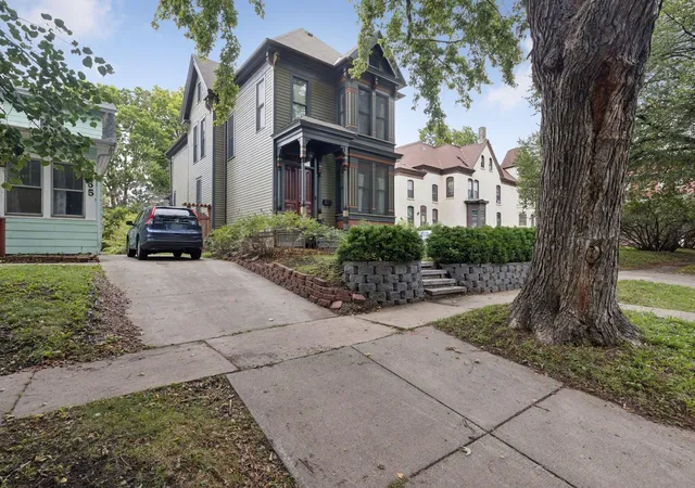 Photo 3 of Single family home for sale at 667 5th Street E, Saint Paul, MN 55106 | MLS# 7148244 | Listing updated on 2026-10-06