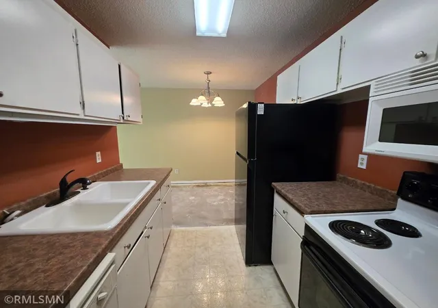 Photo 3 of Condo for sale at 2800 Hillsboro Ave N #315, Minneapolis, MN 55427 | MLS# 7148248 | Listing updated on 2026-09-23