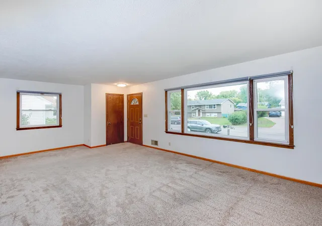 Photo 3 of Single family home for sale at 416 21st Avenue S, South Saint Paul, MN 55075 | MLS# 7148259 | Listing updated on 2026-10-07