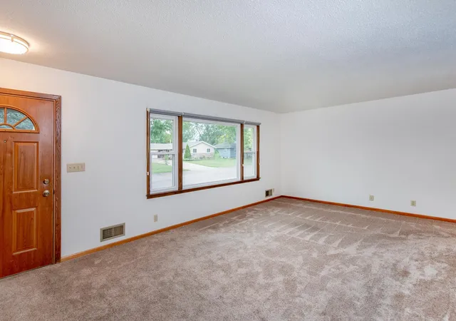 Photo 3 of Single family home for sale at 416 21st Avenue S, South Saint Paul, MN 55075 | MLS# 7148259 | Listing updated on 2026-10-07