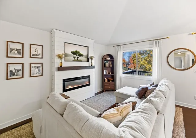 Photo 1 of Single family home for sale at 6630 Falstaff Rd, Saint Paul, MN 55125 | MLS# 7148302 | Listing updated on 2026-10-31