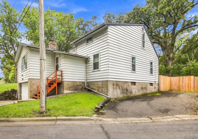 Photo 1 of Single family home for sale at 122 Brent Dr, Albert Lea, MN 56007 | MLS# 7148306 | Listing updated on 2026-10-08