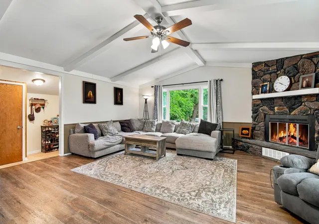 Photo 4 of Single family home for sale at 122 Brent Dr, Albert Lea, MN 56007 | MLS# 7148306 | Listing updated on 2026-10-08