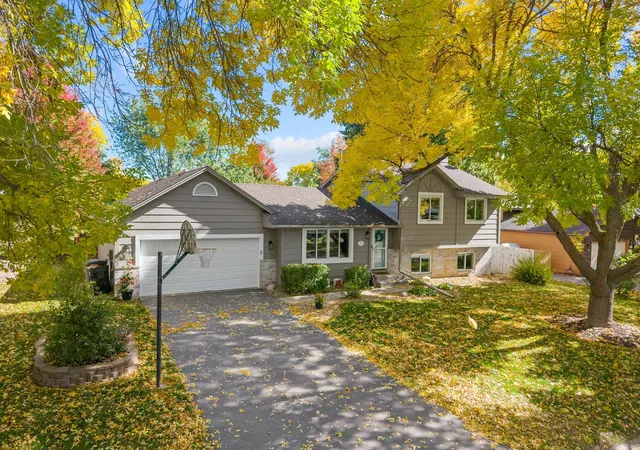 Photo 3 of Single family home for sale at 9150 Orchid Ln N, Maple Grove, MN 55369 | MLS# 7148311 | Listing updated on 2026-10-09