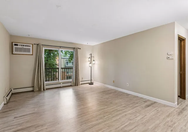 Listing Photo 4 - Condo for sale in building located at 7414 W 22nd St, St. Louis Park, MN 55426 - Unit #302