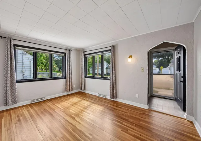 Photo 4 of Single family home for sale at 1427 1st Street SE, Rochester, MN 55904 | MLS# 7148324 | Listing updated on 2026-10-04