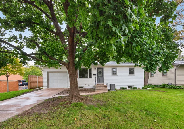 Photo 2 of Single family home for sale at 1438 2nd Avenue Sw, Rochester, MN 55902 | MLS# 7148328 | Listing updated on 2026-09-23