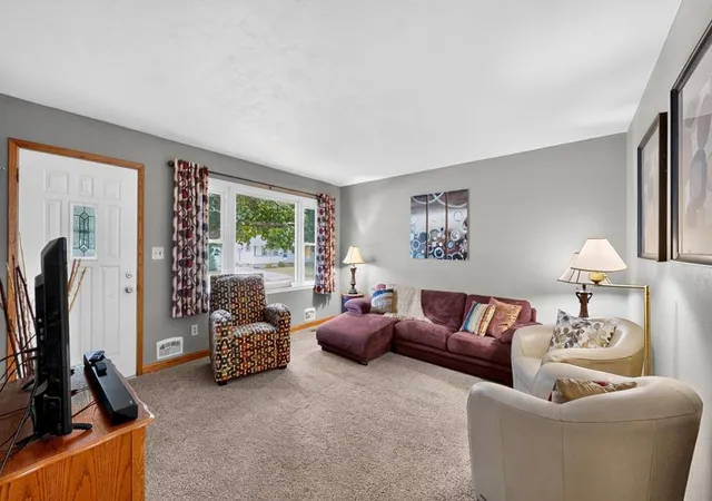 Photo 4 of Single family home for sale at 1438 2nd Avenue SW, Rochester, MN 55902 | MLS# 7148328 | Listing updated on 2026-09-23