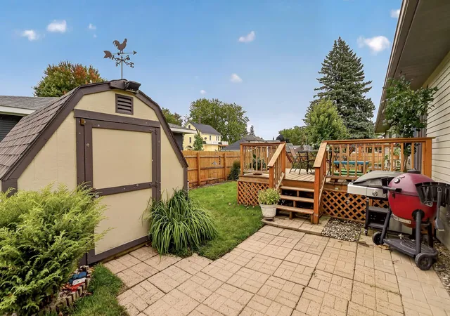 Photo 3 of Single family home for sale at 425 Park Ave, Zumbrota, MN 55992 | MLS# 7148330 | Listing updated on 2026-09-27