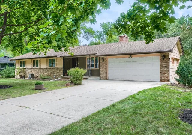 Photo 4 of Sale Pending at 6525 Sherwood Ave, Minneapolis, MN 55435 | MLS# 7148333 | Listing updated on 2026-10-07