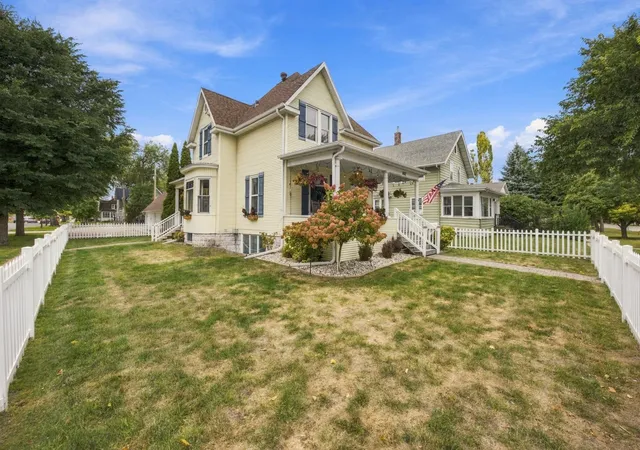 Photo 1 of Single family home for sale at 802 2nd Street N, Fargo, ND 58102 | MLS# 7148335 | Listing updated on 2026-10-02