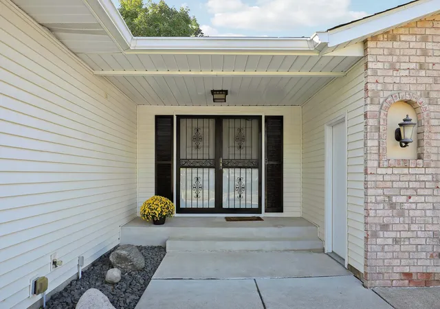 Photo 3 of Sale Pending at 10632 Daisy Cir, Minneapolis, MN 55438 | MLS# 7148352 | Listing updated on 2026-10-07