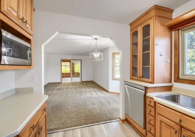 Photo 3 of Townhouse for sale at 4270 Ximines Ln N, Minneapolis, MN 55441 | MLS# 7148355 | Listing updated on 2026-10-08