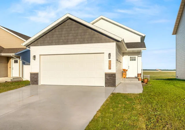 Photo 1 of Single family home for sale at 1020 Highland Ln W, West Fargo, ND 58078 | MLS# 7148379 | Listing updated on 2026-09-28