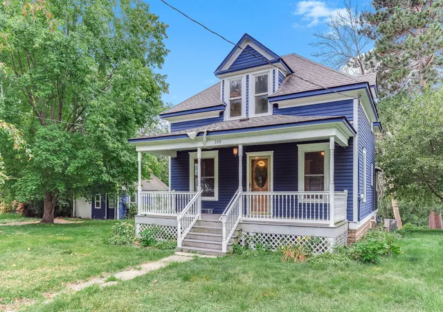 Photo 3 of Single family home for sale at 309 S Adams St, Saint Croix Falls, WI 54024 | MLS# 7148382 | Listing updated on 2026-09-22