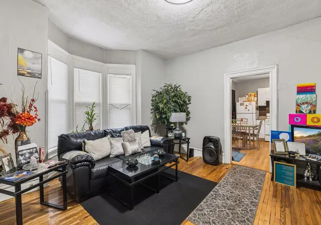 Photo 1 of House for sale at 346 Maria Ave, Saint Paul, MN 55106 | MLS# 7148387 | Listing updated on 2026-10-06