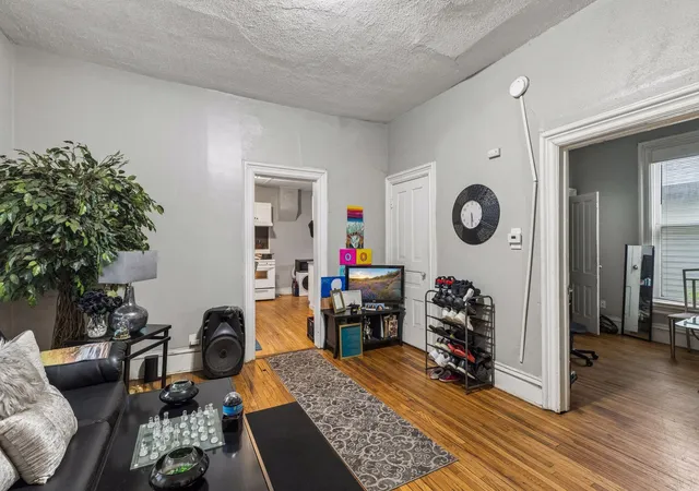 Photo 2 of House for sale at 346 Maria Ave, Saint Paul, MN 55106 | MLS# 7148387 | Listing updated on 2026-10-06