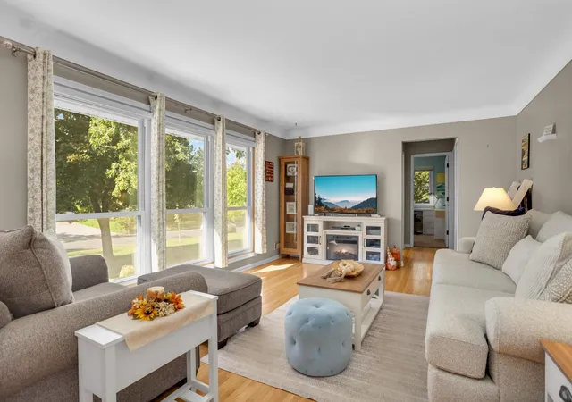 Photo 1 of Single family home for sale at 14929 Deerwood Dr, Burnsville, MN 55306 | MLS# 7148401 | Listing updated on 2026-10-07
