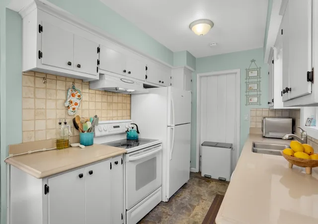 Photo 3 of Single family home for sale at 14929 Deerwood Dr, Burnsville, MN 55306 | MLS# 7148401 | Listing updated on 2026-10-07