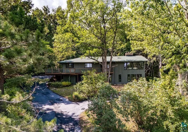 Photo 3 of Single family home for sale at 2207 Heather Ave, Duluth, MN 55803 | MLS# 7148407 | Listing updated on 2026-10-02