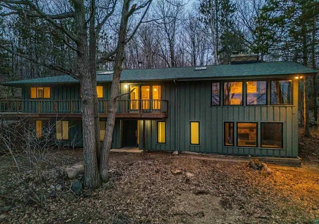 Photo 3 of Single family home for sale at 2207 Heather Ave, Duluth, MN 55803 | MLS# 7148407 | Listing updated on 2026-10-02