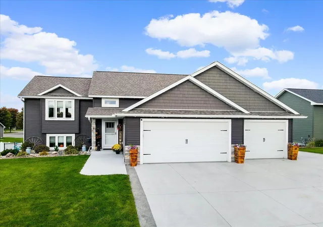 Photo 2 of Sale Pending at 366 Bluebill St, Baldwin, WI 54002 | MLS# 7148408 | Listing updated on 2026-10-22