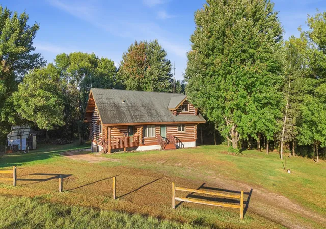 Single family home for sale at 21307 County Rd 10, Sleepy Eye, MN 56085 | MLS# 7148411