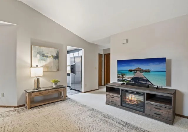 Listing Photo 2 - Condo for sale in building located at 450 Etna St, Saint Paul, MN 55106 - Unit #201